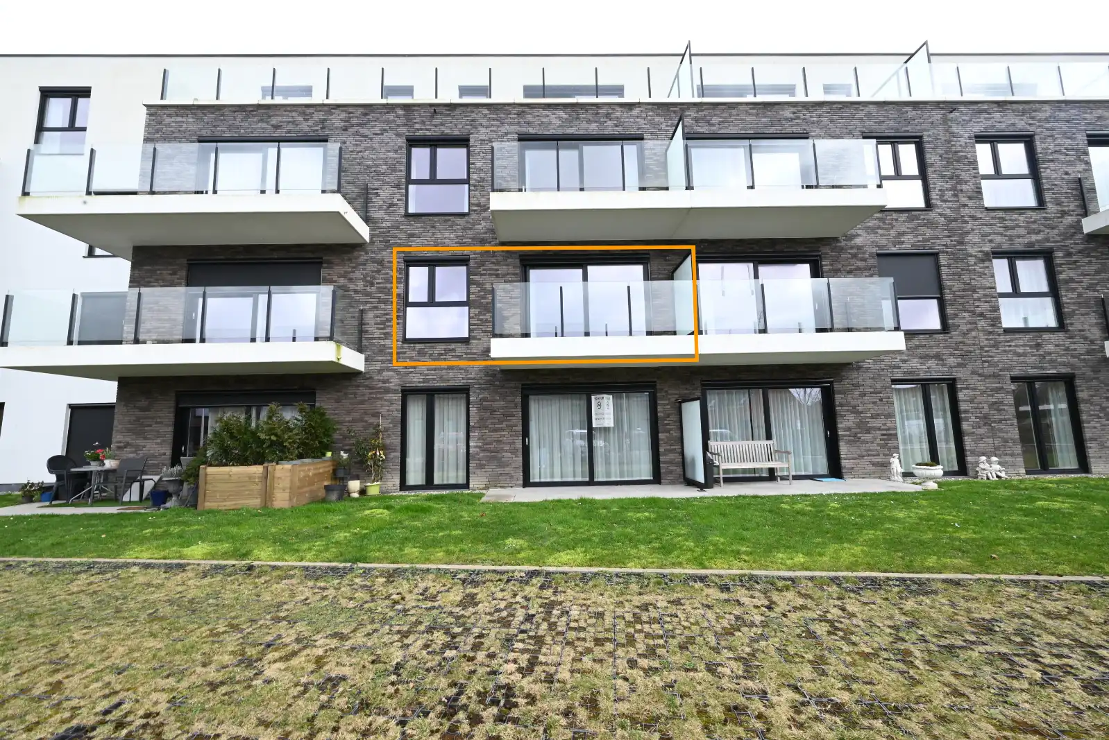 Éénkamerige assistentieflat in Izegem! foto {{pictureIndex}}