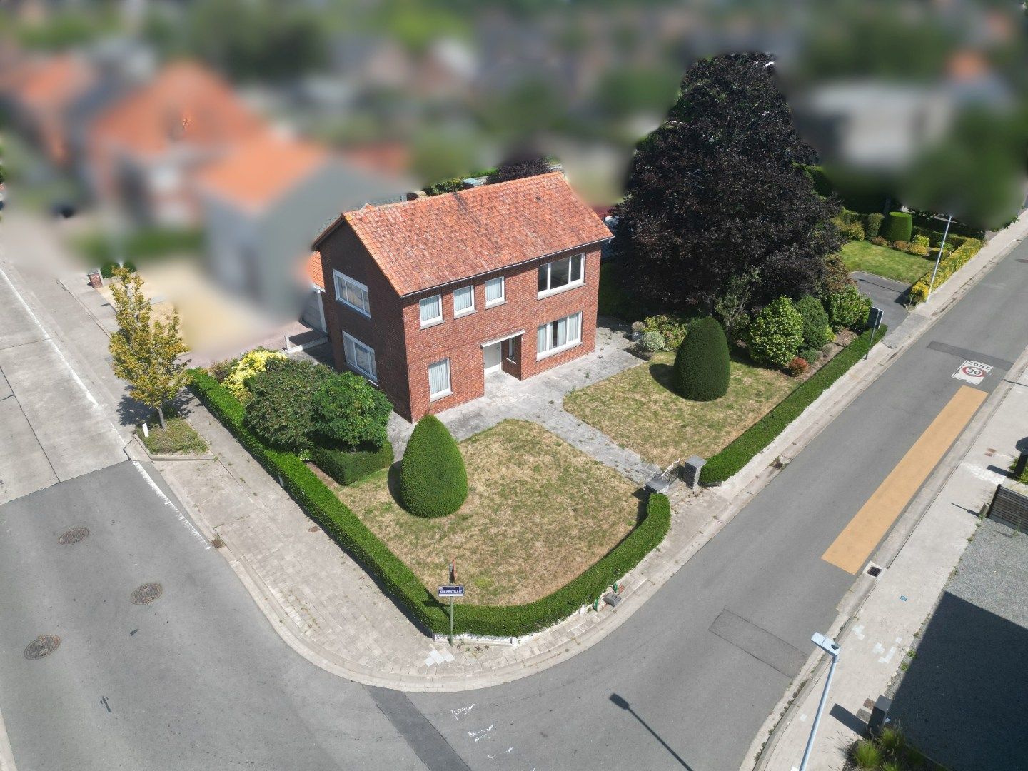 Te renoveren halfopen woning op 778 m2 met 4 slaapkamers (1 gelijkvloers) foto 2