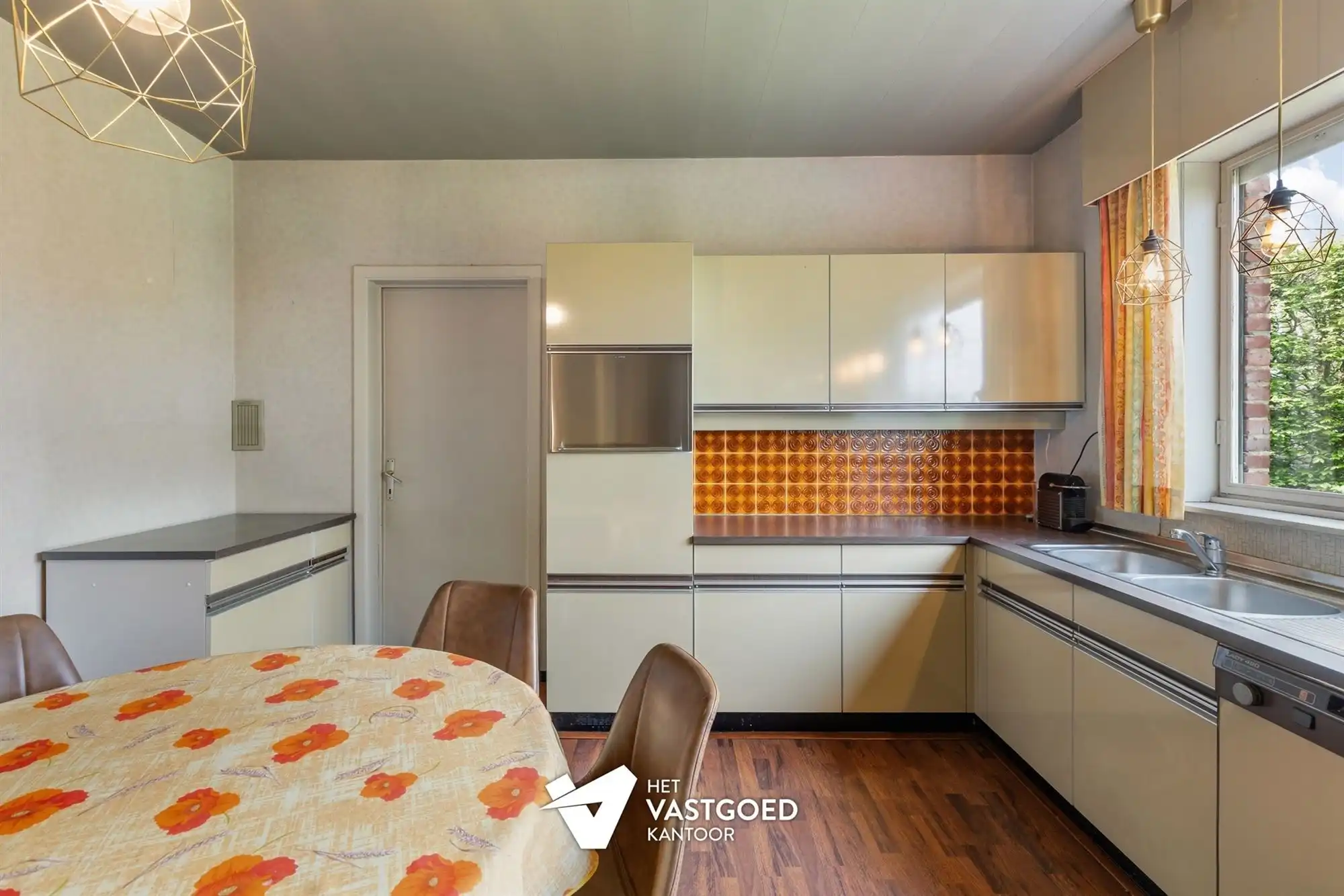 STATIGE WONING MET RENOVATIEMOGELIJKHEDEN MET 4 SLAAPKAMERS EN KNUSSE TUIN TE TESSENDERLO CENTRUM foto 12