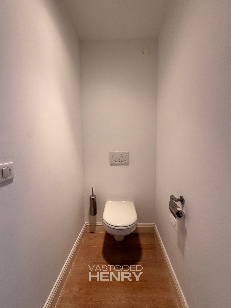 Volledig gerenoveerde woning met karakter foto 18