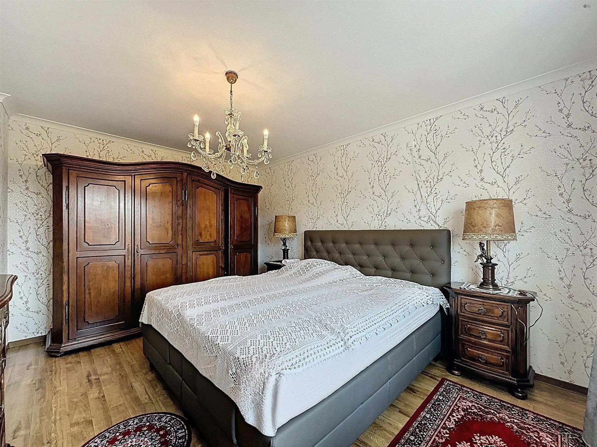 Instapklare gezinswoning met garage, 5 slaapkamers en gezellige tuin op 450m²! foto 11