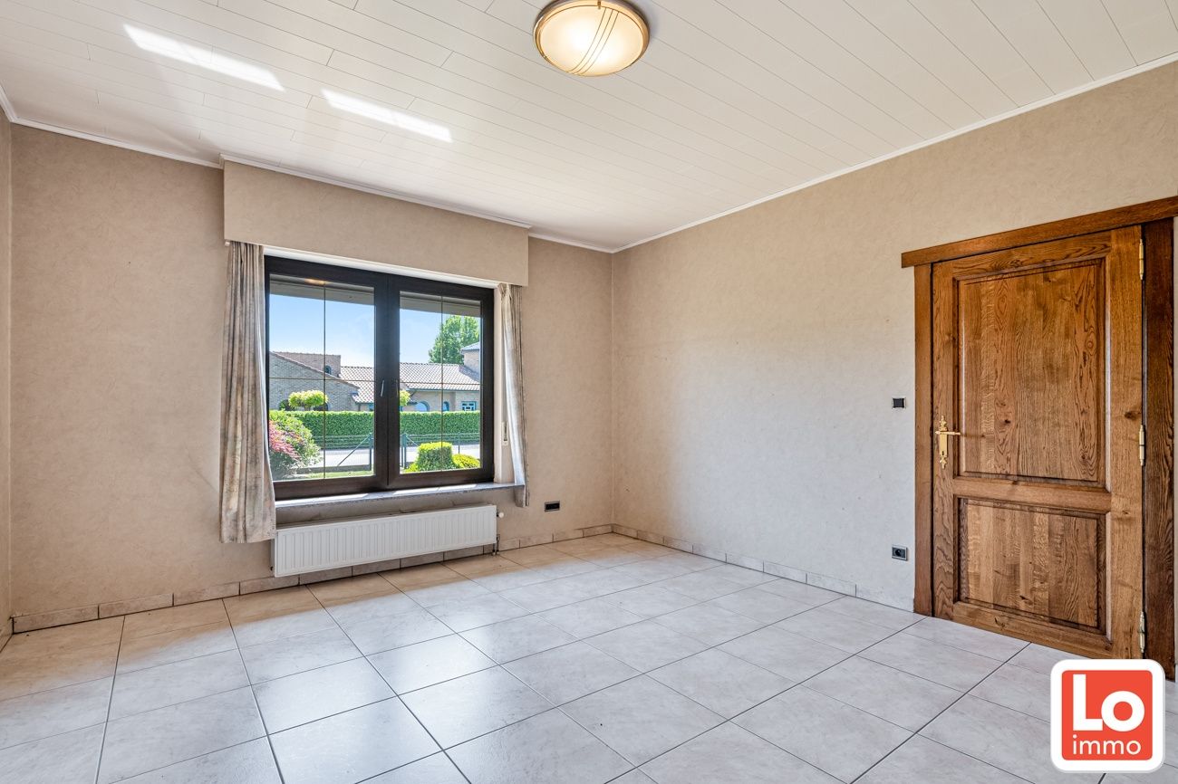 VERKOCHT! Mooie grote villa met 3 à 4 slaapkamers op een totaal van 1120m² foto 15
