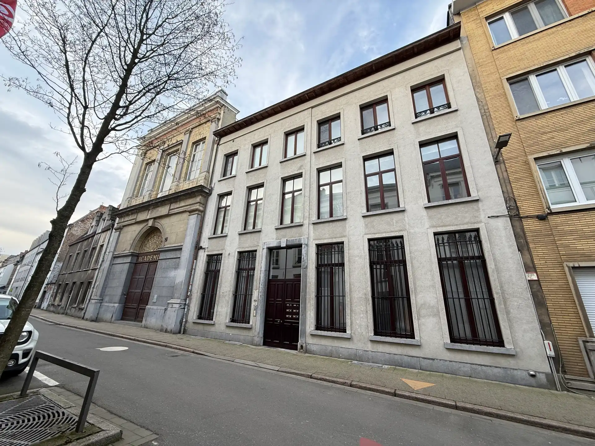 Gelijkvloers appartement met terras in historisch centrum foto {{pictureIndex}}