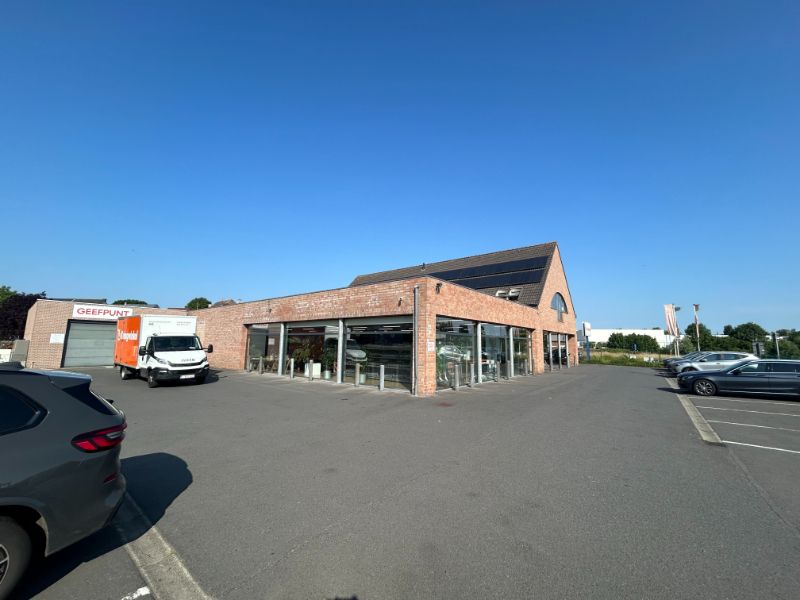 Opbrengsteigendom te koop – commerciële toplocatie in Erpe-Mere foto 3