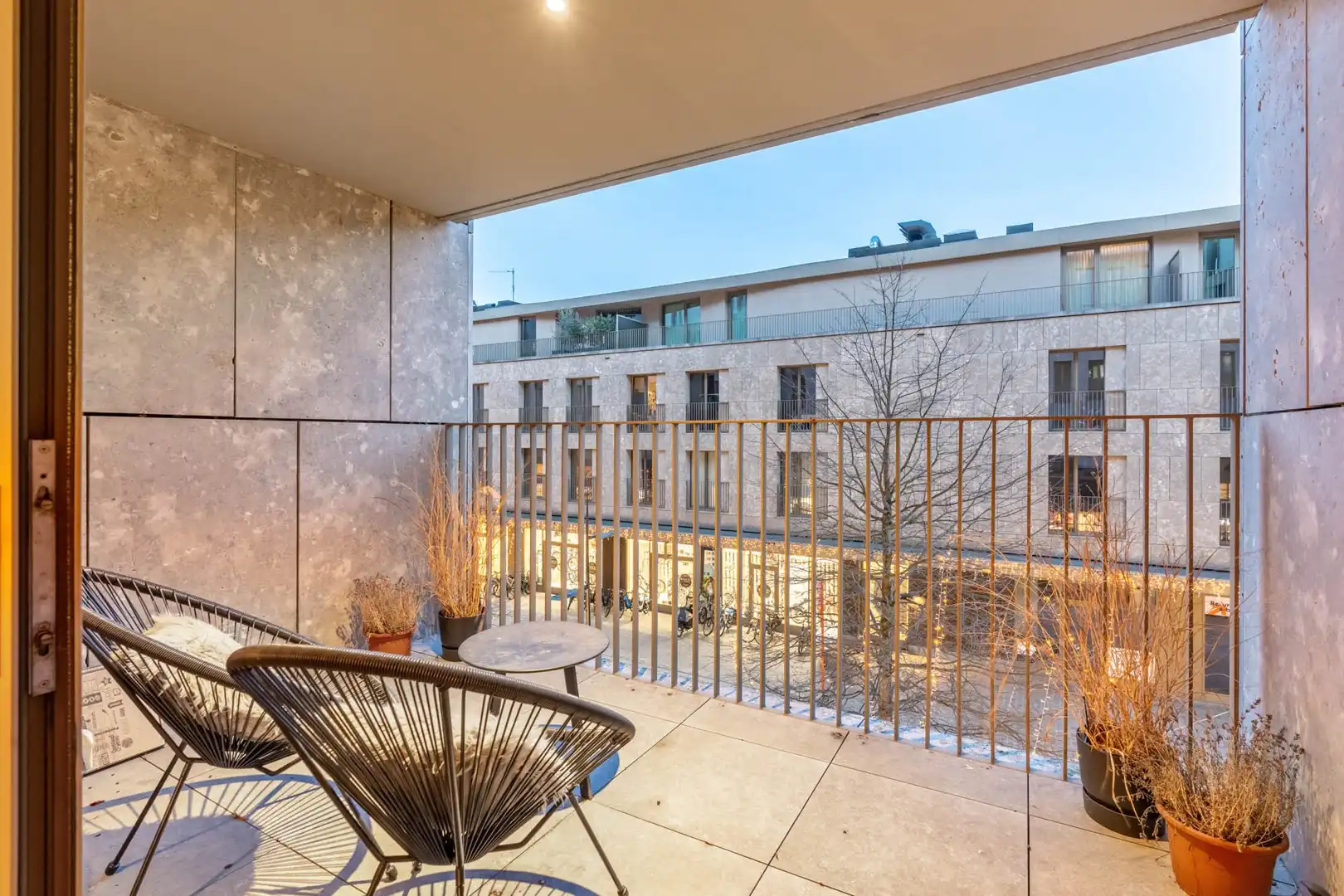 QUARTIER BLEU - Stijlvol 1-slaapkamerappartement met gezellig terras, op topligging nabij het centrum. foto 7