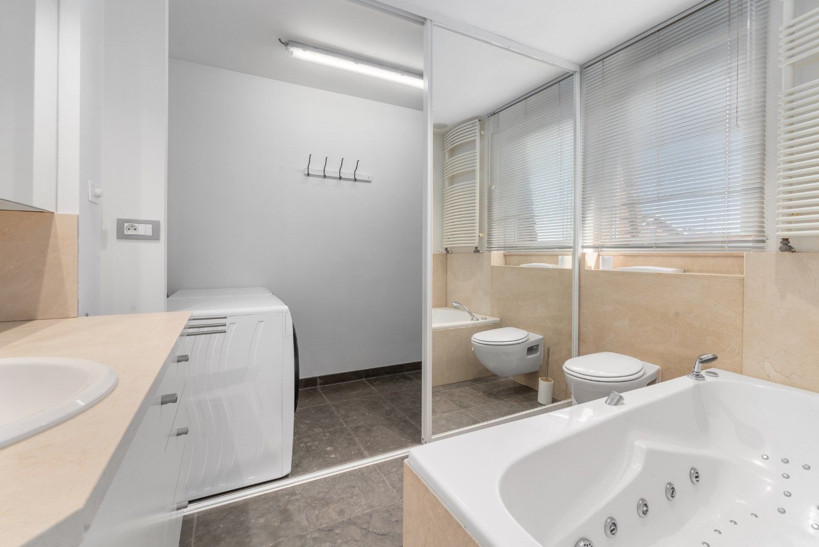 Zéér ruim en lichtrijk duplex appartement met zuidgerichte terrassen op topligging foto 12