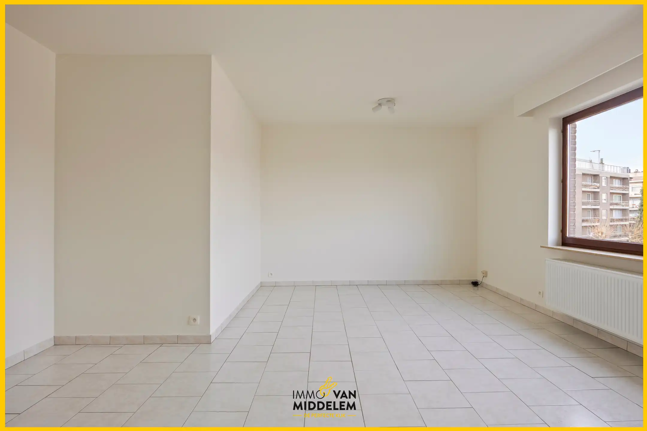 LICHTRIJK VERNIEUWD APPARTEMENT MET 2 KAMERS & TERRAS  foto 2