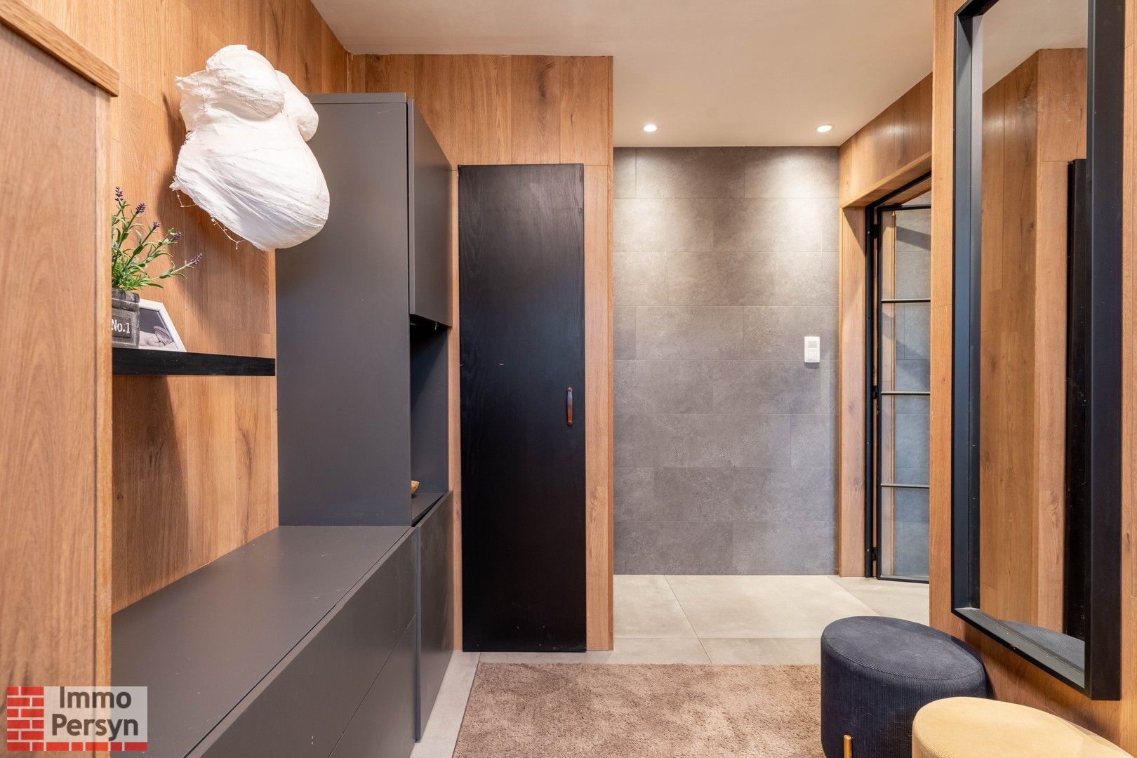 Luxueuze, ruime 4-slaapkamer woning. Twee badkamers. Gelijkvloers wonen. foto 21