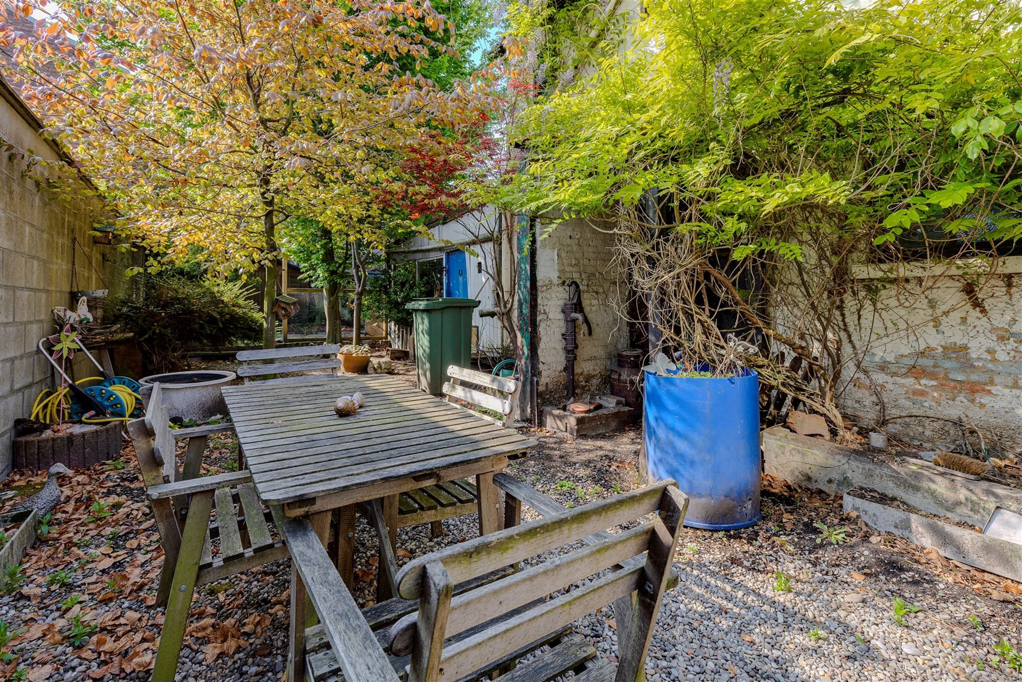 Ruim te renoveren huis met tuin en garage foto 12