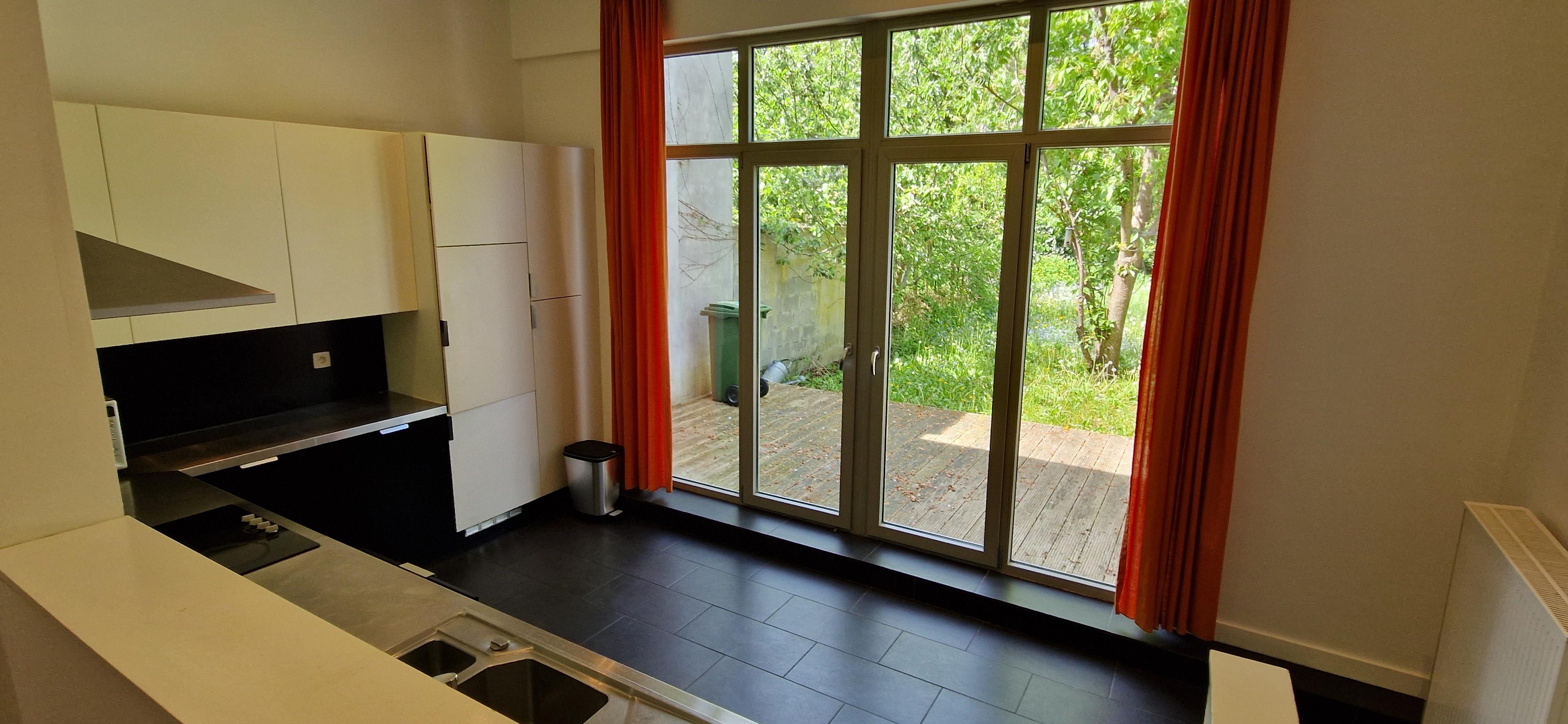 Karaktervolle HERENWONING met mooie leefruimten, 4 slaapkamers en een rustgevende tuin  op 1 are 70 ca.   foto 11