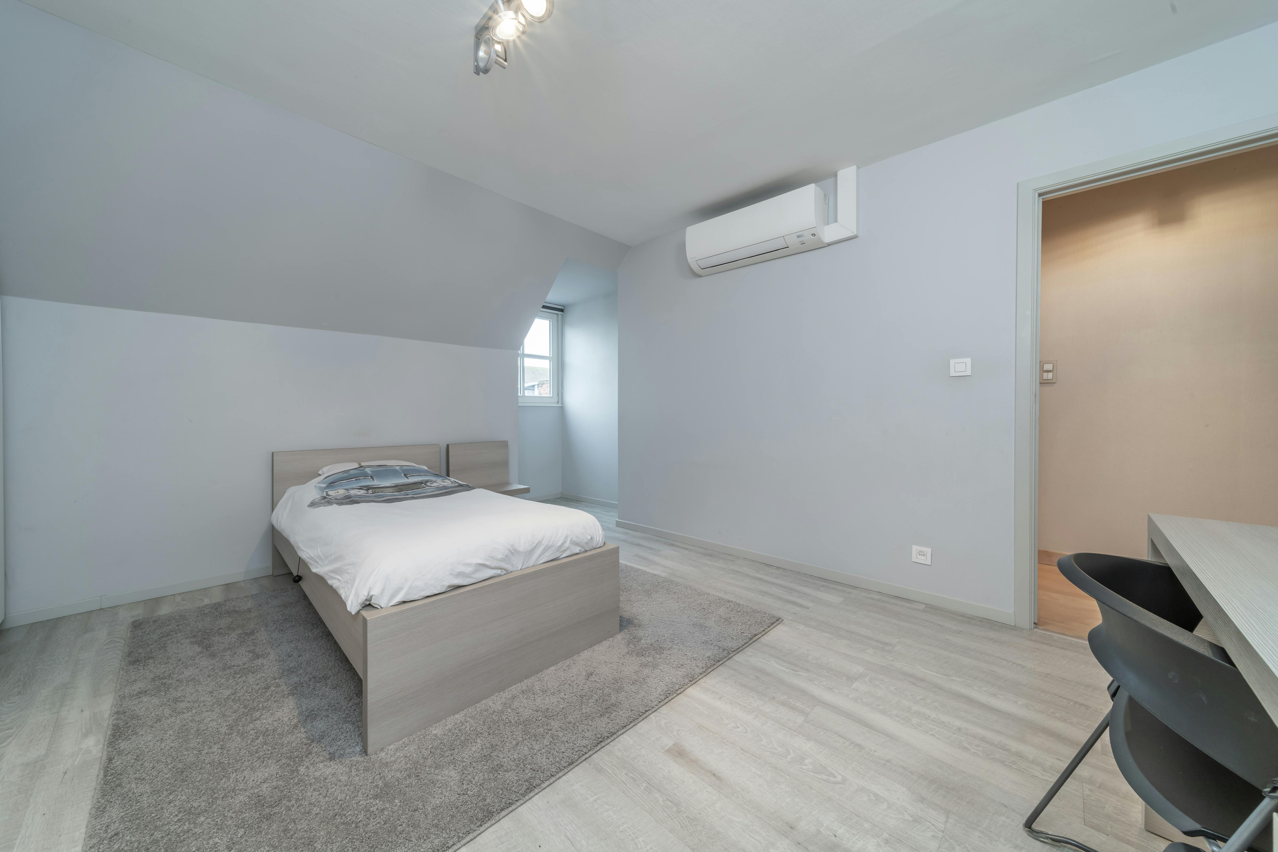 Riante woning met handelsgelijkvloers te koop in het centrum van Veurne. foto 23