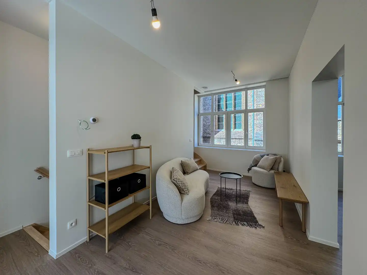 Ruim appartement met 2 slaapkamers en terras in het centrum. foto 4