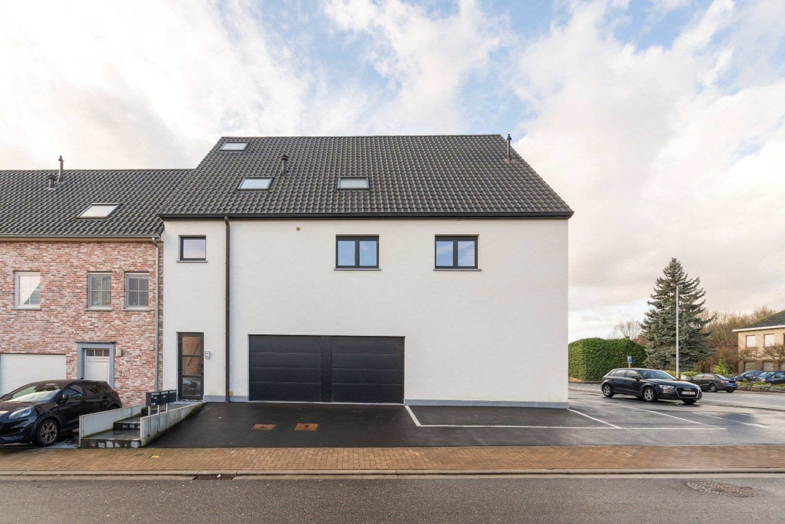 TE KOOP - gerenoveerd appartement met 2 slaapkamers op centrale ligging te Herzele foto 1