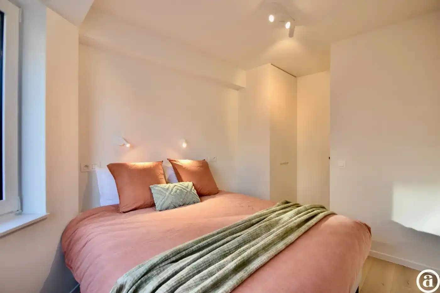 Instapklaar hoekappartement op enkele stappen van het centrum foto 11