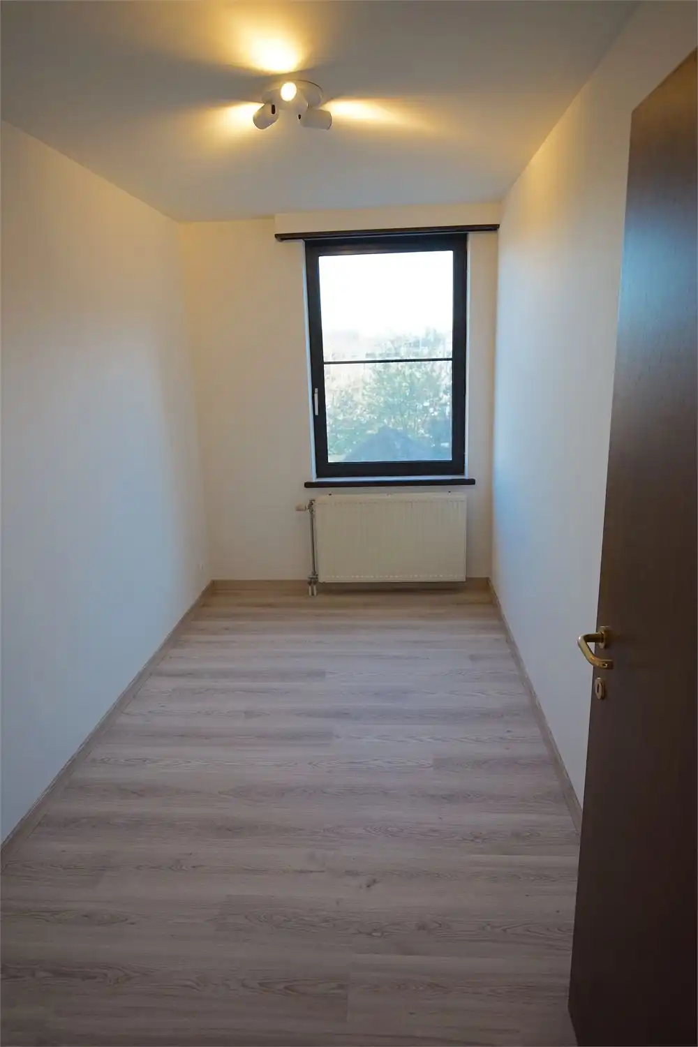 Ruim vernieuwd appartement op TOPLOCATIE met garage! foto 9