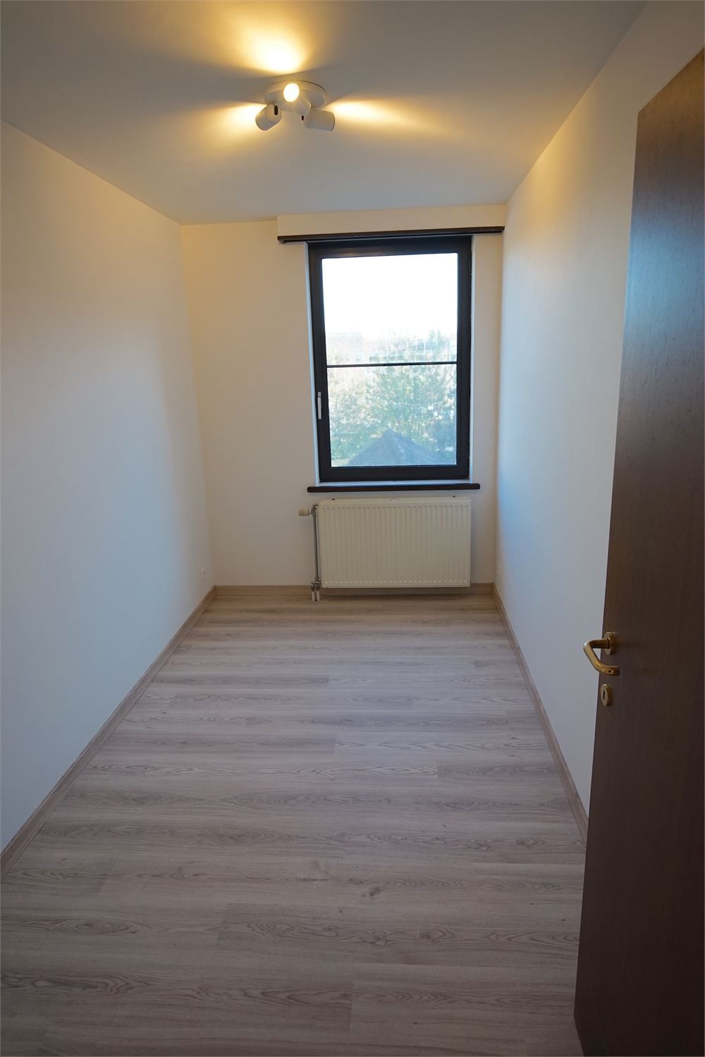 Ruim vernieuwd appartement op TOPLOCATIE met garage! foto 9