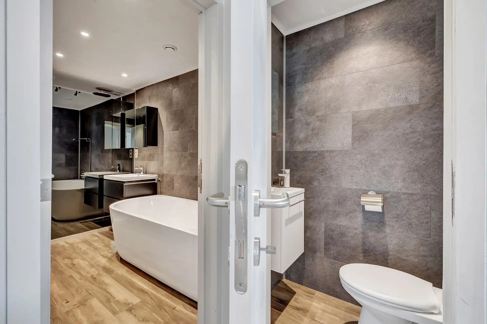 Gerenoveerde gezinswoning met 3 slaapkamers foto 9