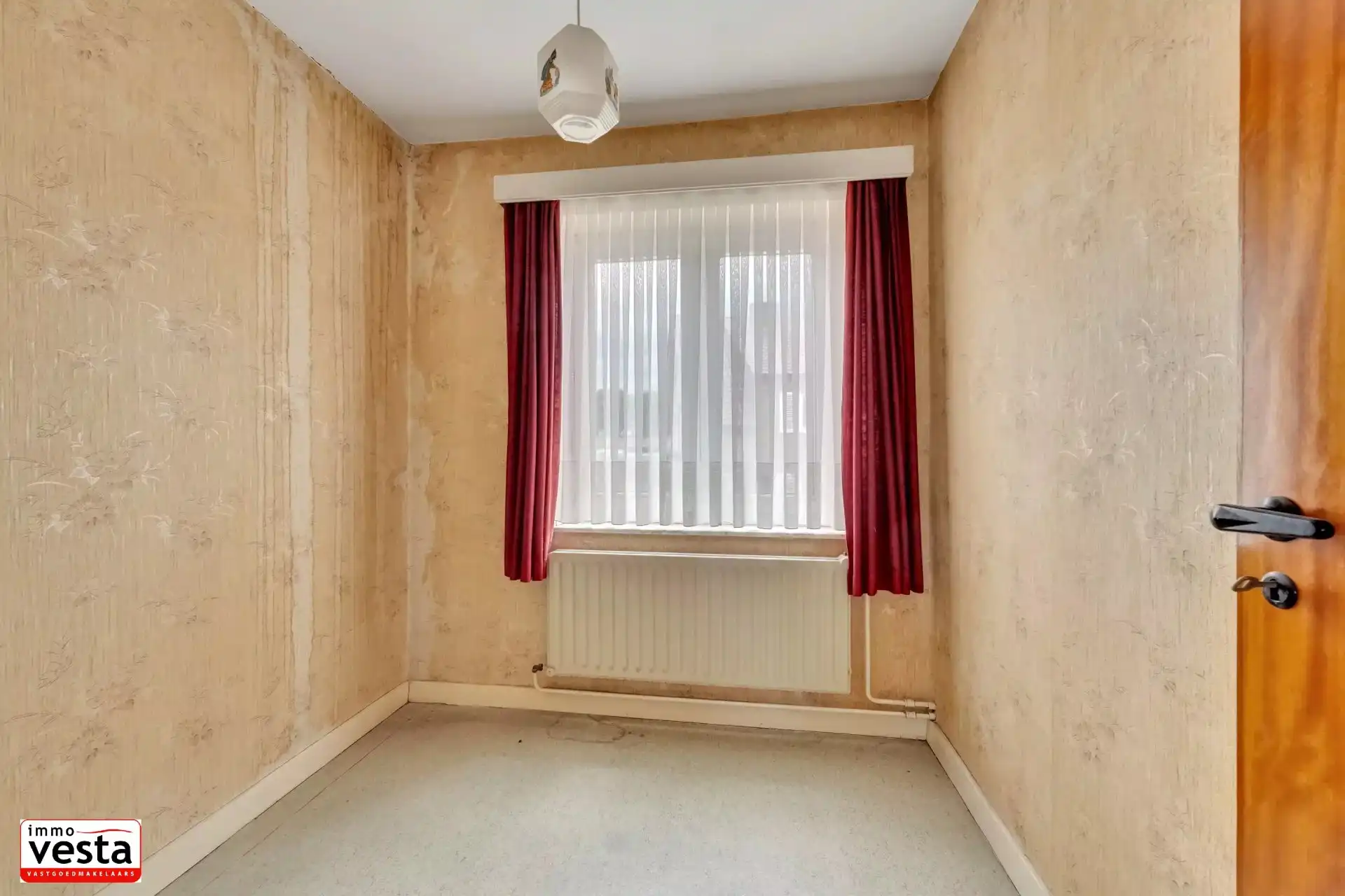 Ruime, centraal gelegen woning met renovatiepotentieel foto 15