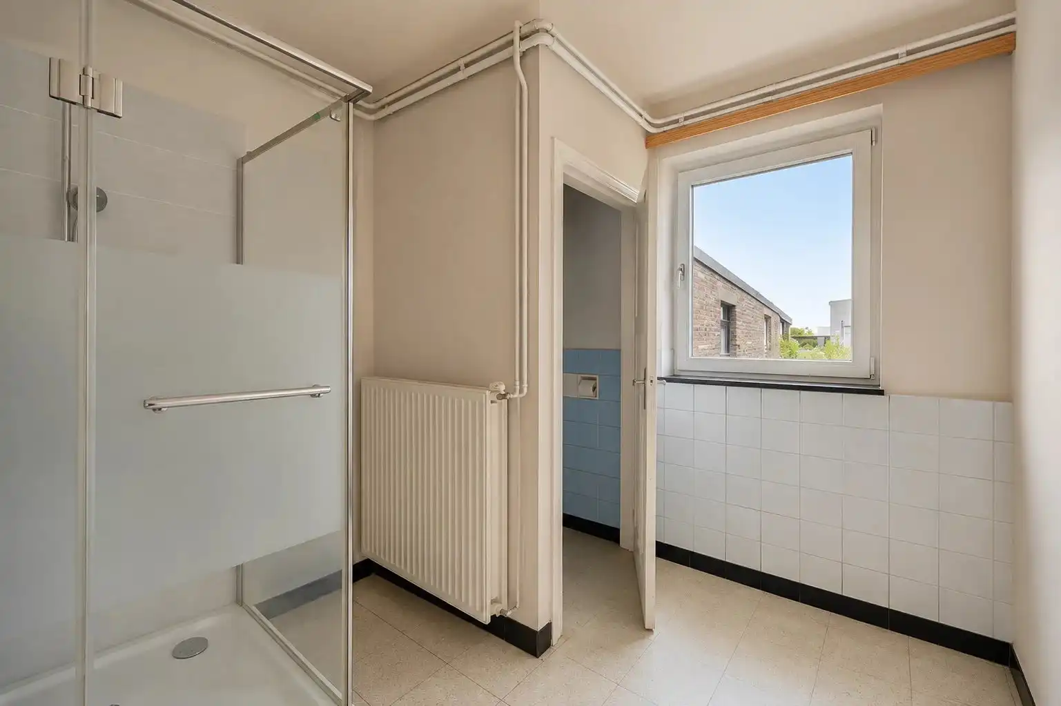 TE RENOVEREN HALFOPEN WONING MET 3 SLPK'S IN RIEMST foto 10