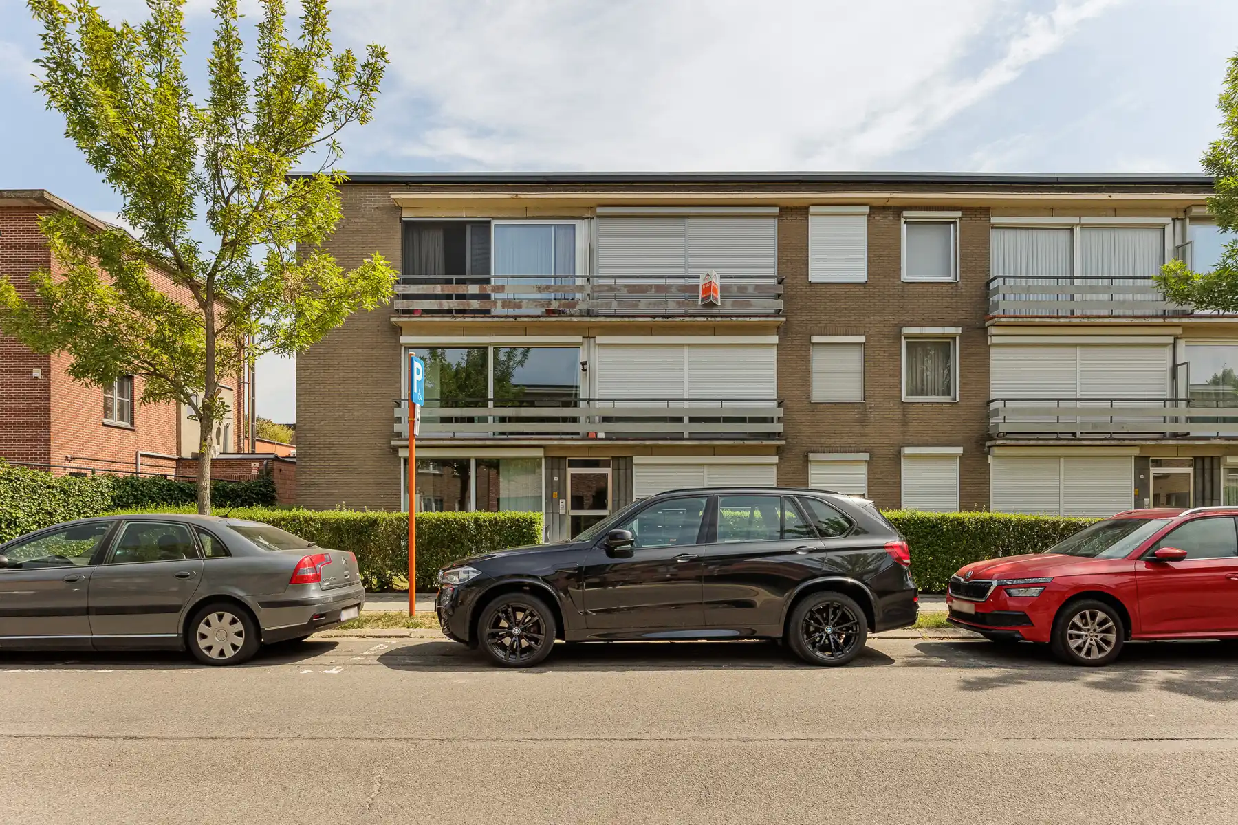 INSTAPKLAAR GELIJKVLOERS 2 SLAAPKAMER APPARTMENT + GARAGE foto 14