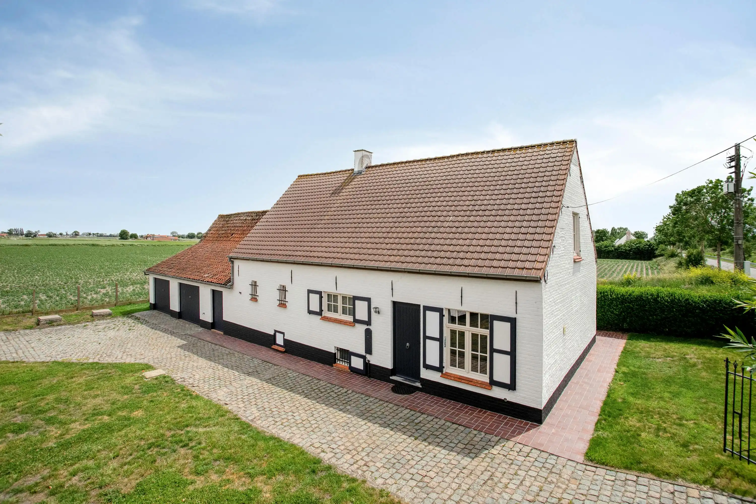 Gerenoveerde landelijke woning met 4 slaapkamers op 897 m². foto 2