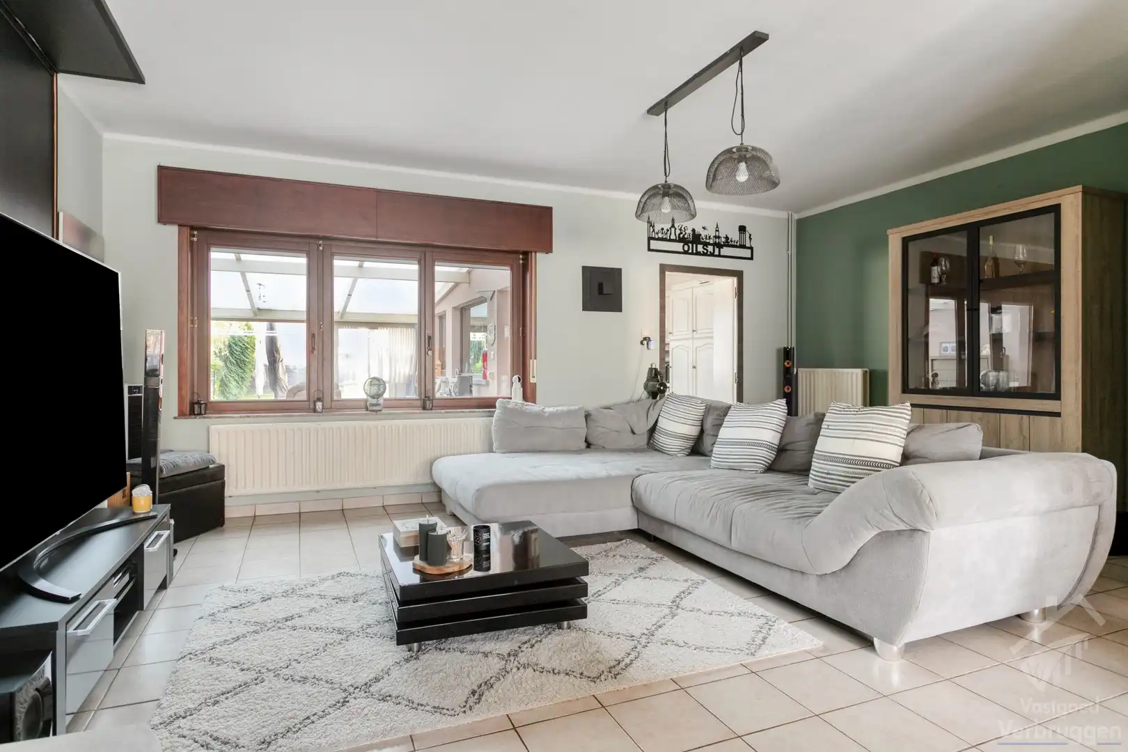 Ruime woning met 5 slaapkamers en 2 parkeerplaatsen foto 3