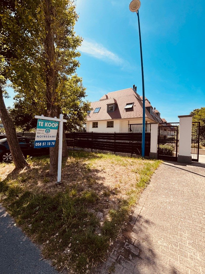 GARAGEBOX met sectionale poort in domein 'Koningshof' foto 3