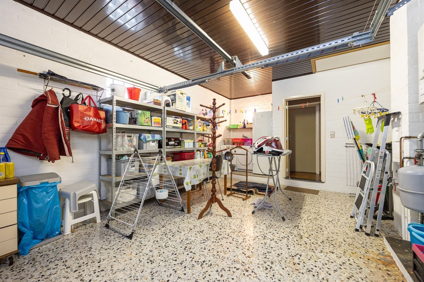 Verzorgde laagbouwwoning met tuin en garages! foto 13