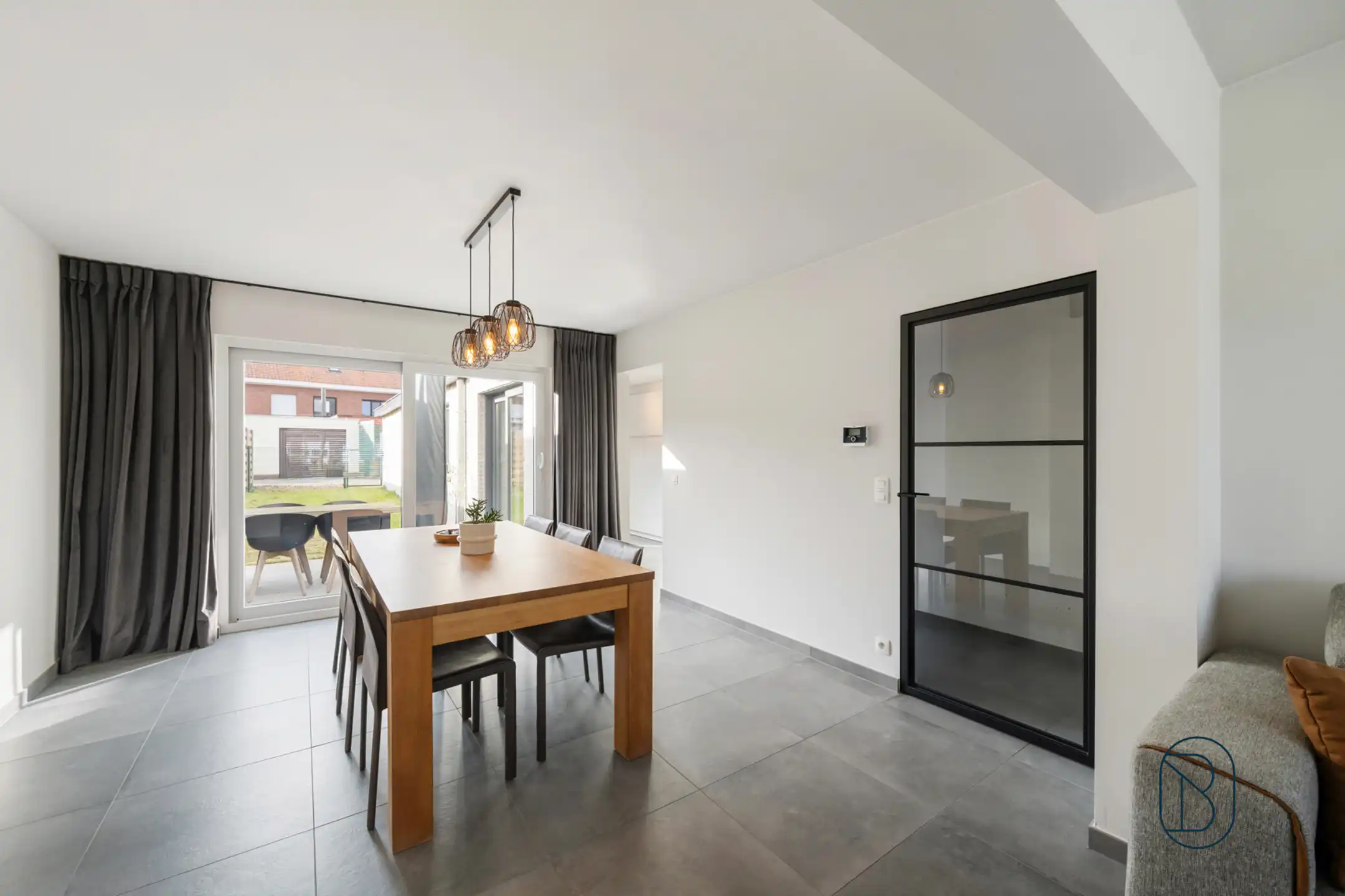 Volledig vernieuwde woning met 3 slk, garage en oprit foto 10