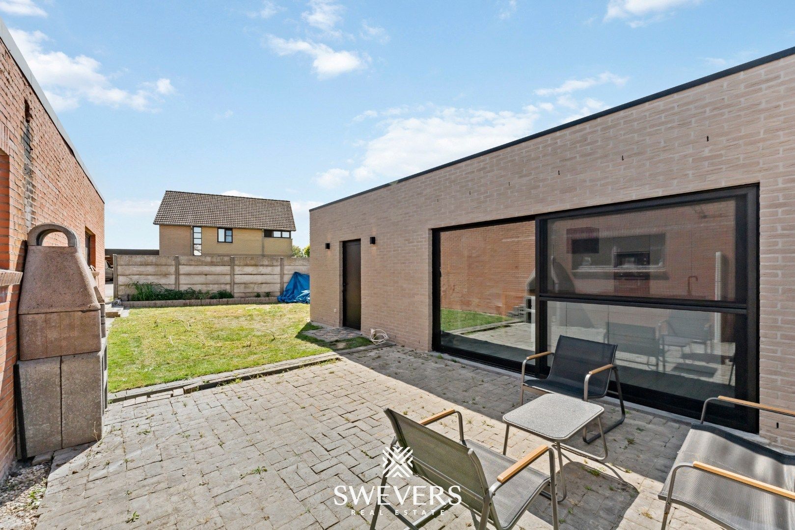 Instapklare, volledig gerenoveerde woning met zonnige tuin en grote garage foto 24