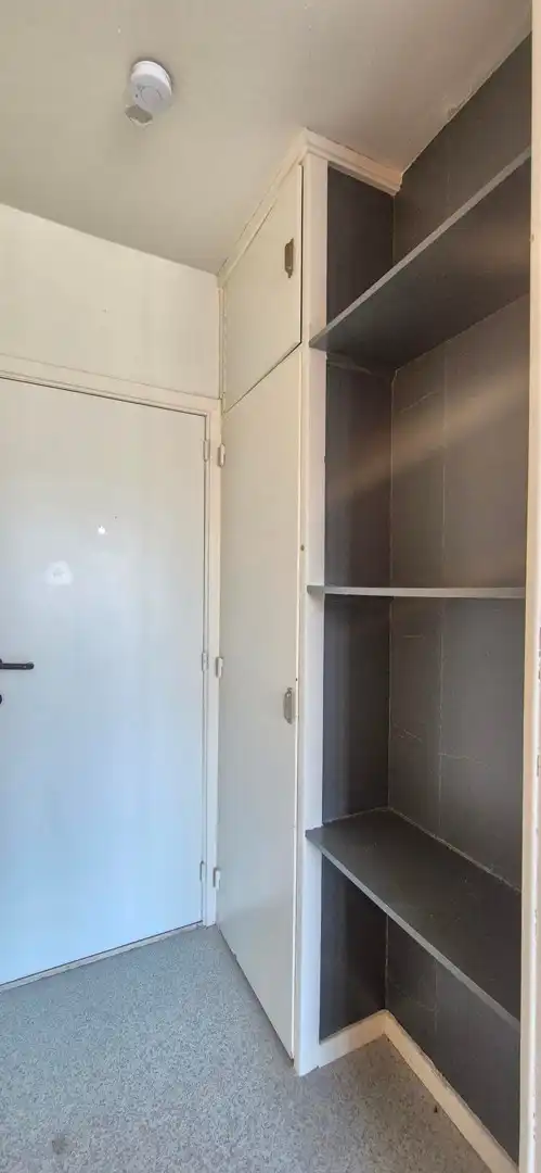 Moderne bemeubelde studio foto 9