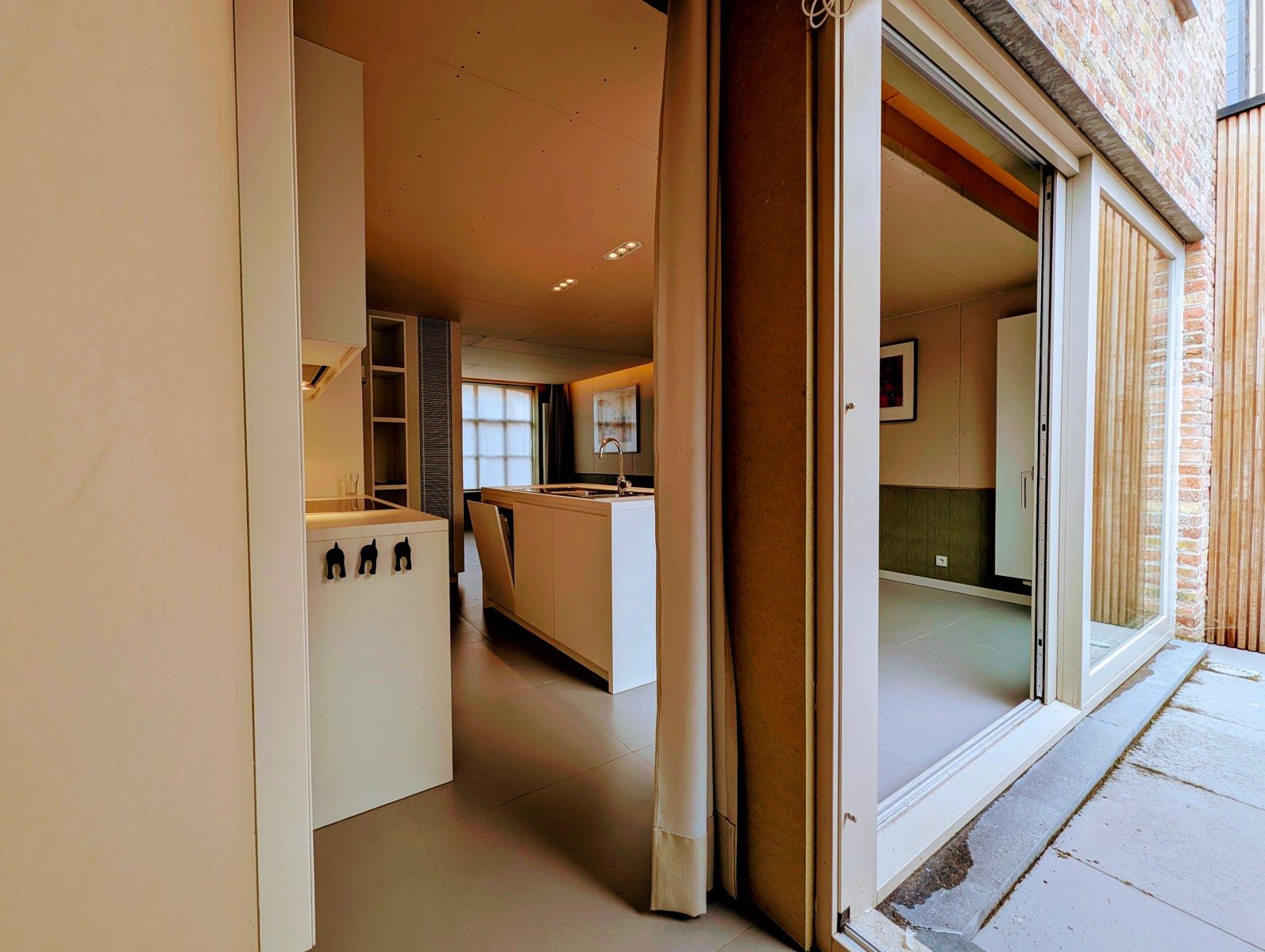 Te koop. Luxe gerenoveerde woning met wellness en garage – 4 slpks – vlakbij zee – instapklaar! foto 7