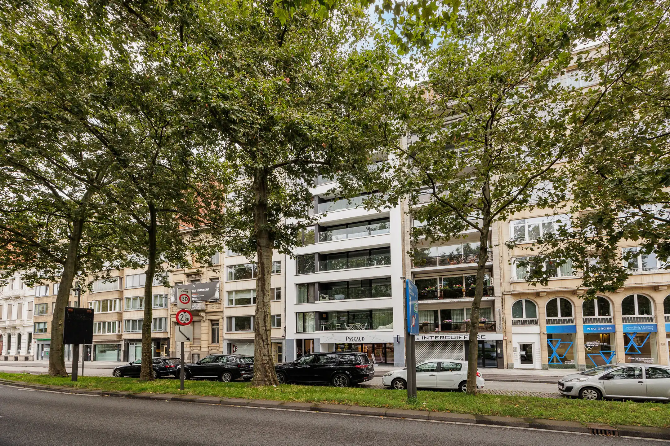 Recent tweeslaapkamer appartement te koop foto 3