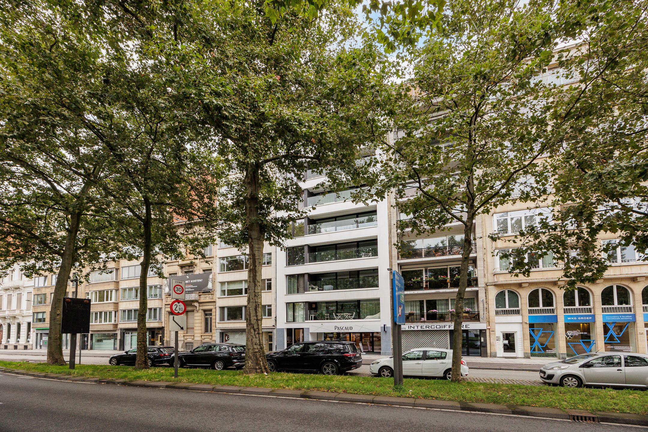 Recent tweeslaapkamer appartement te koop foto 3