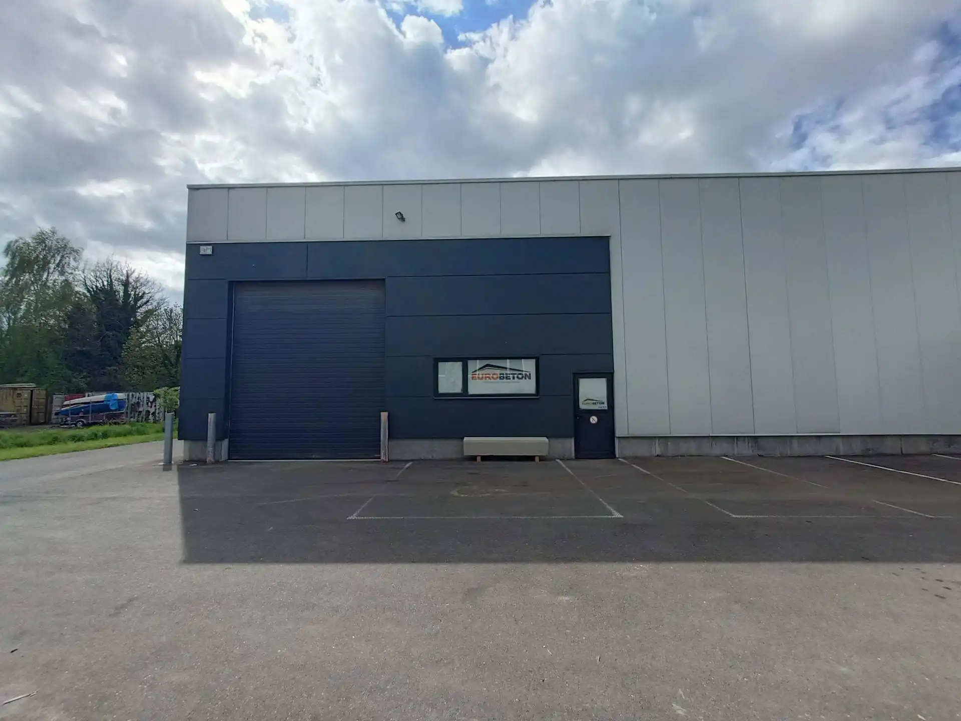 Moderne KMO-unit te huur in Massenhoven foto 2