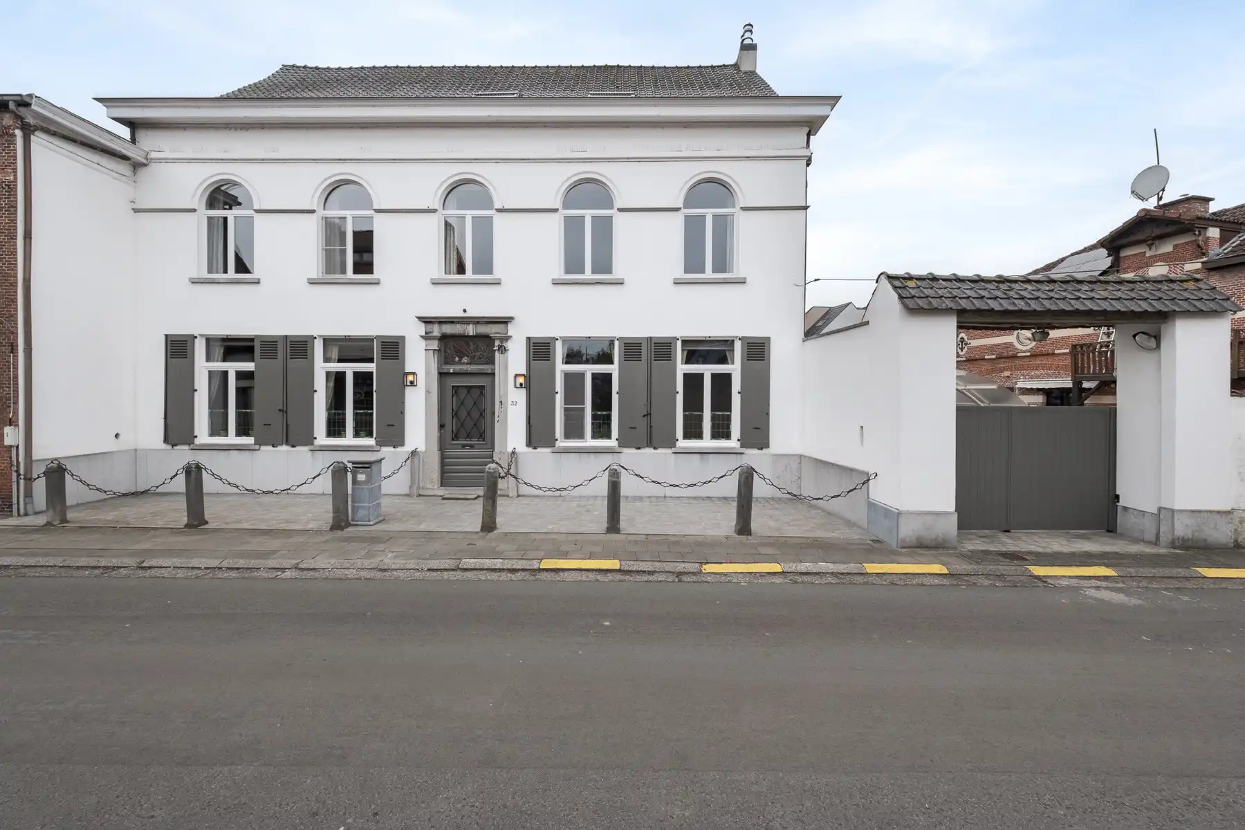 Uniek gerestaureerd herenhuis met parktuin foto 2