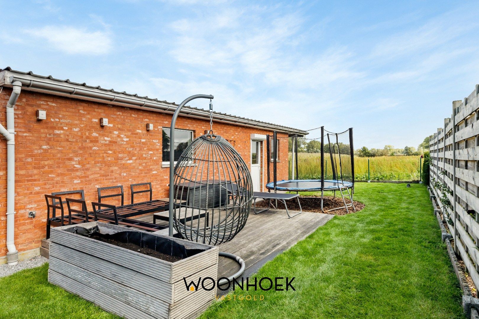 Ruime 4 slaapkamer woning met fraai aangelegde tuin te Lokeren!  foto 23
