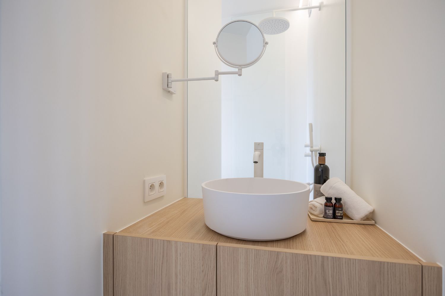 Luxueus 2 slaapkamer-appartement met frontaal zeezicht! foto 24
