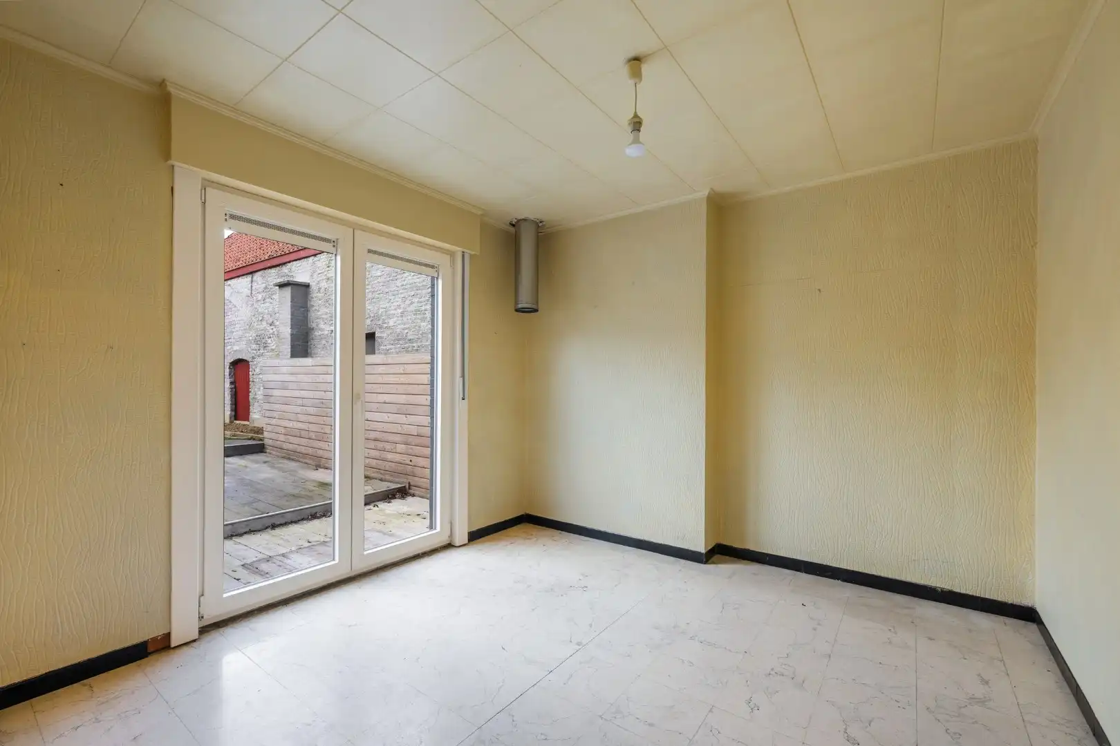 Woning met 3 slaapkamers, zolder, garage en tuin met uitweg in Dadizele-centrum foto 8