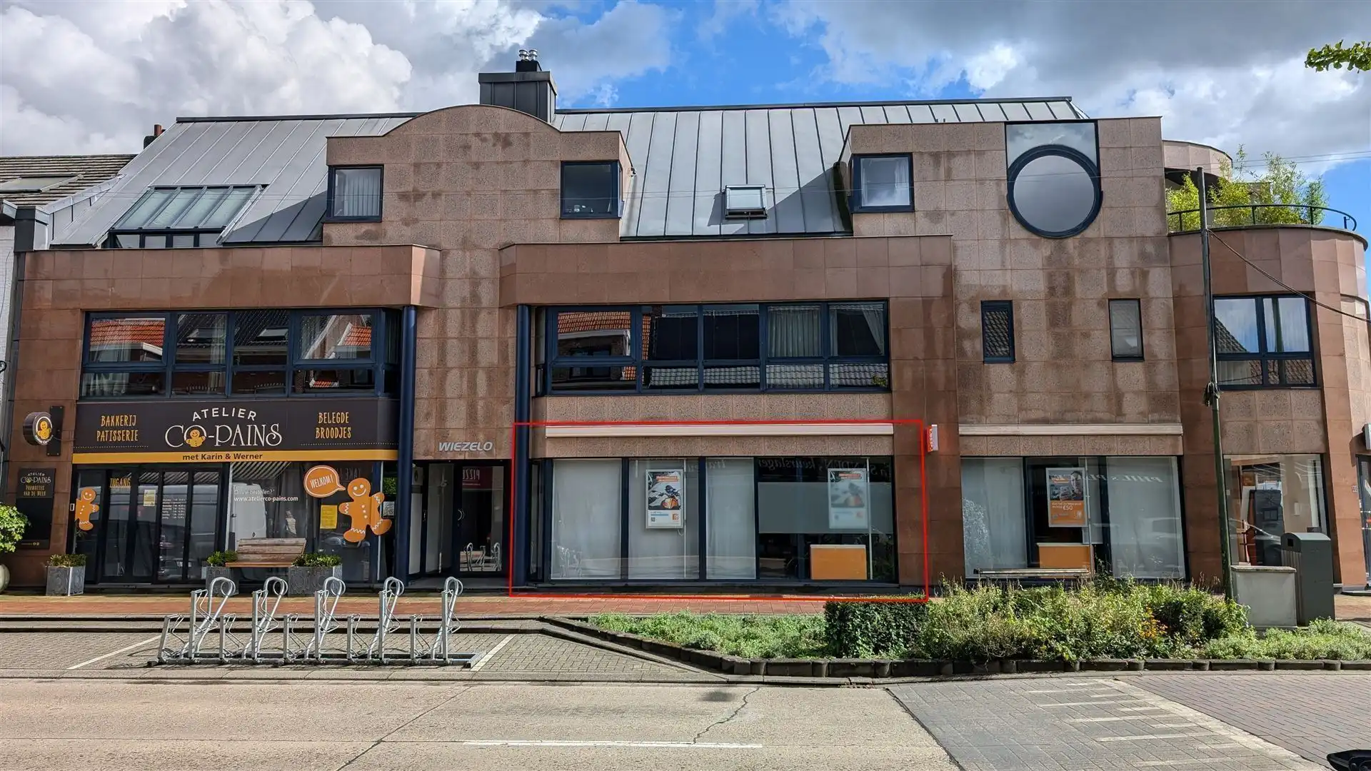 Praktijkruimte / kantoor op een bijzonder commerciële locatie in centrum 's-Gravenwezel foto 4