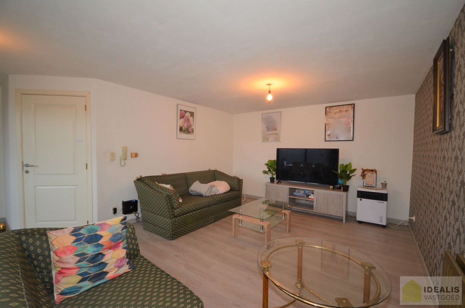 APPARTEMENT OP 2de  VERDIEP MET RUIM 80M² BEWOONBARE OPPERVLAKTE, 2 SLAAPKAMERS EN INPANDIGE GARAGE IN HET HARTJE VAN BOCHOLT foto 6