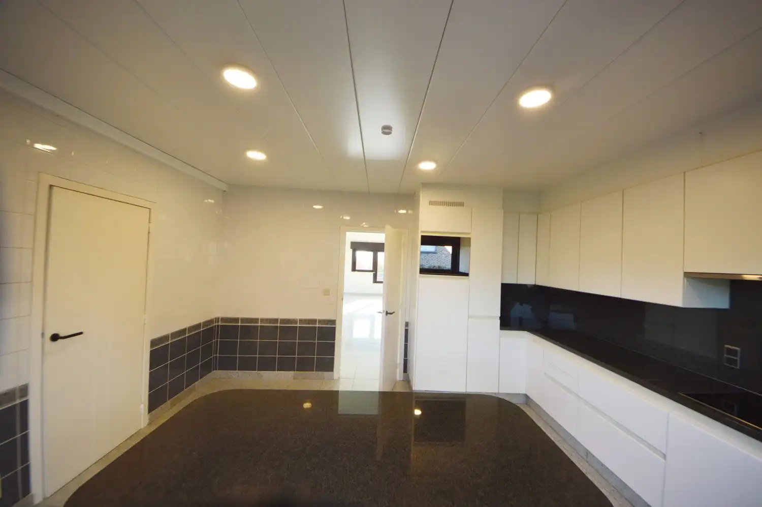 Ruim en lichtrijk gerenoveerd appartement (182 m²) INCLUSIEF GARAGE EN PARKING foto 19