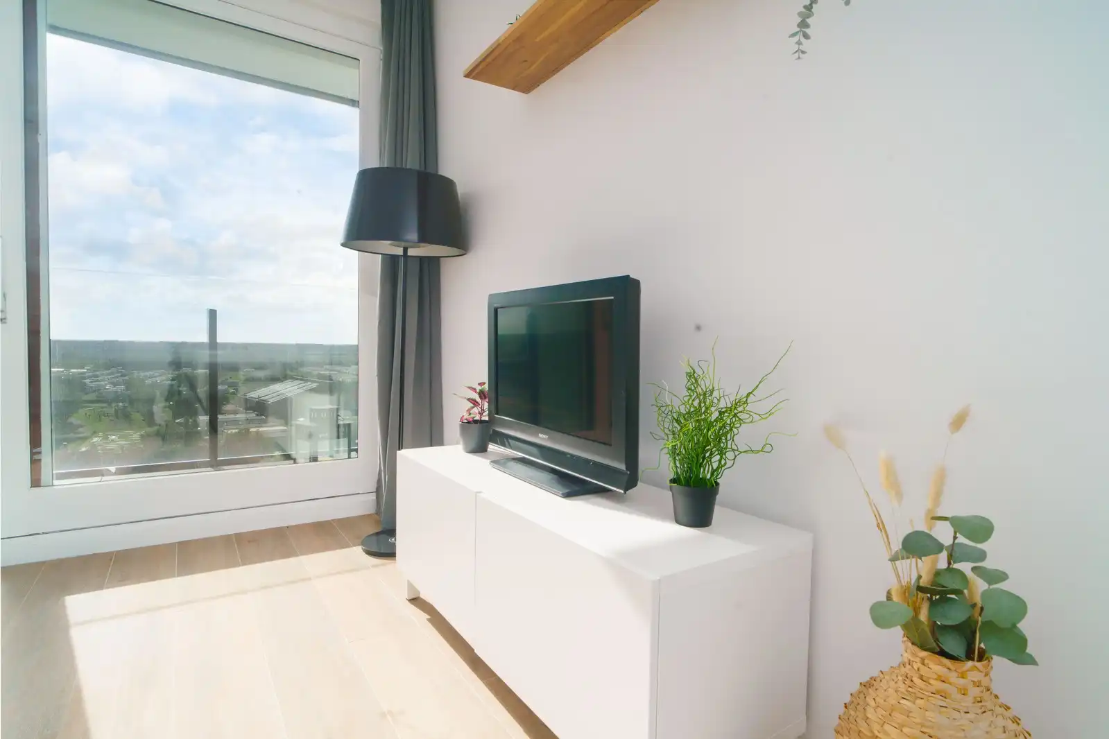 Gerenoveerde studio met zonneterras foto 3