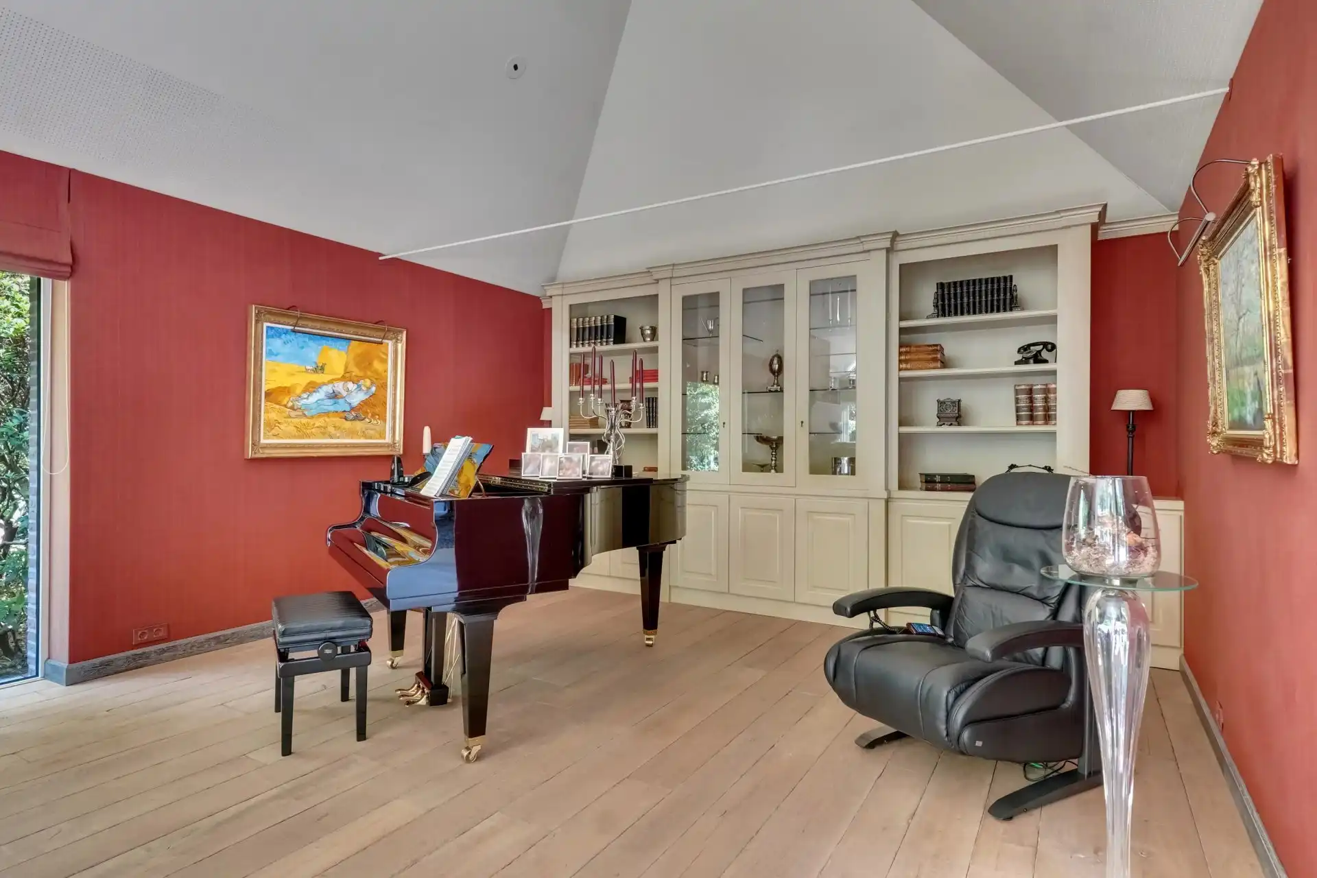 Exclusieve Residentiële Villa met Tijdloze Elegantie en Uitzonderlijk Wooncomfort foto 17