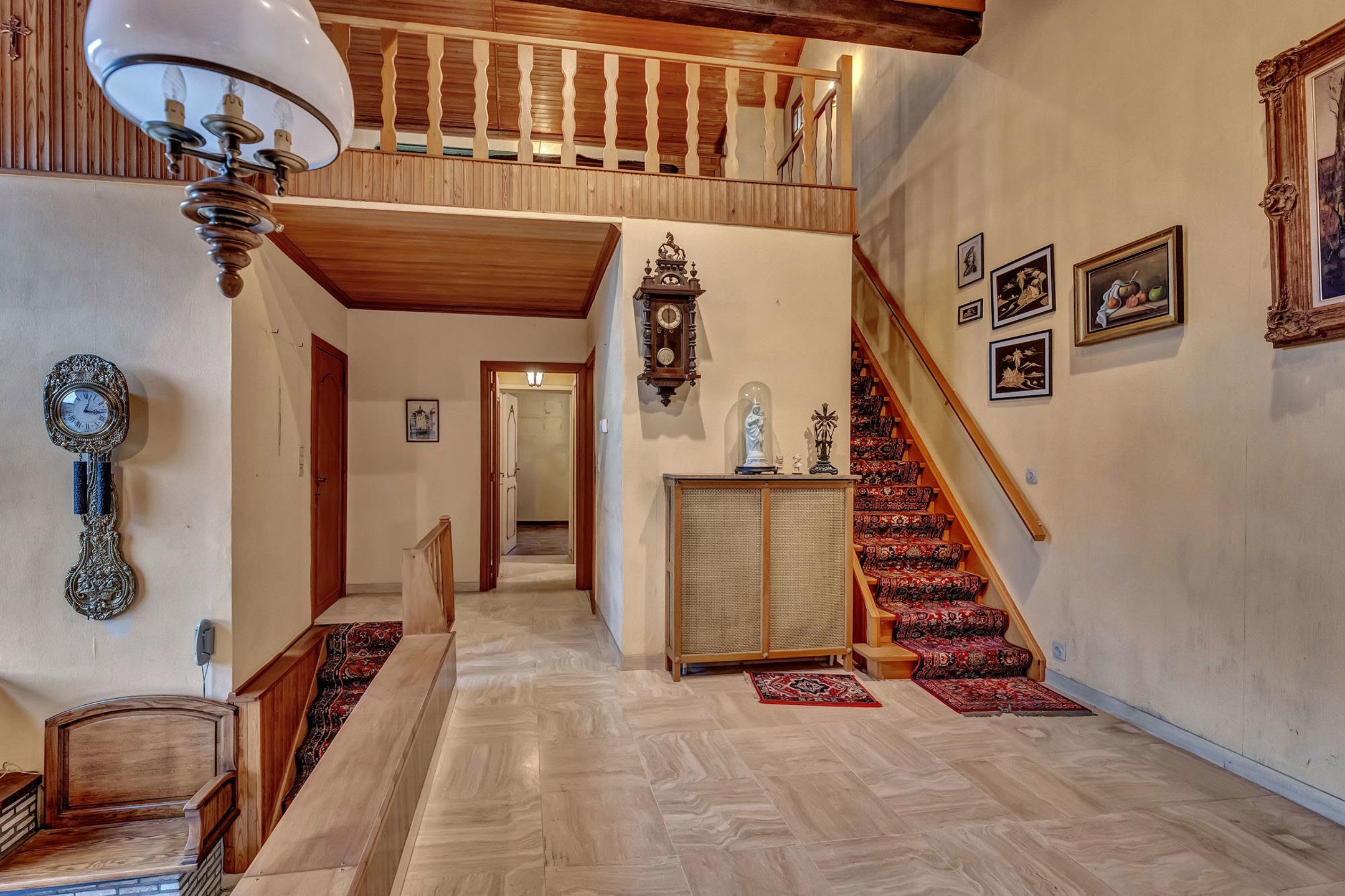 Te renoveren HOB met ruime garages en tuin foto 3