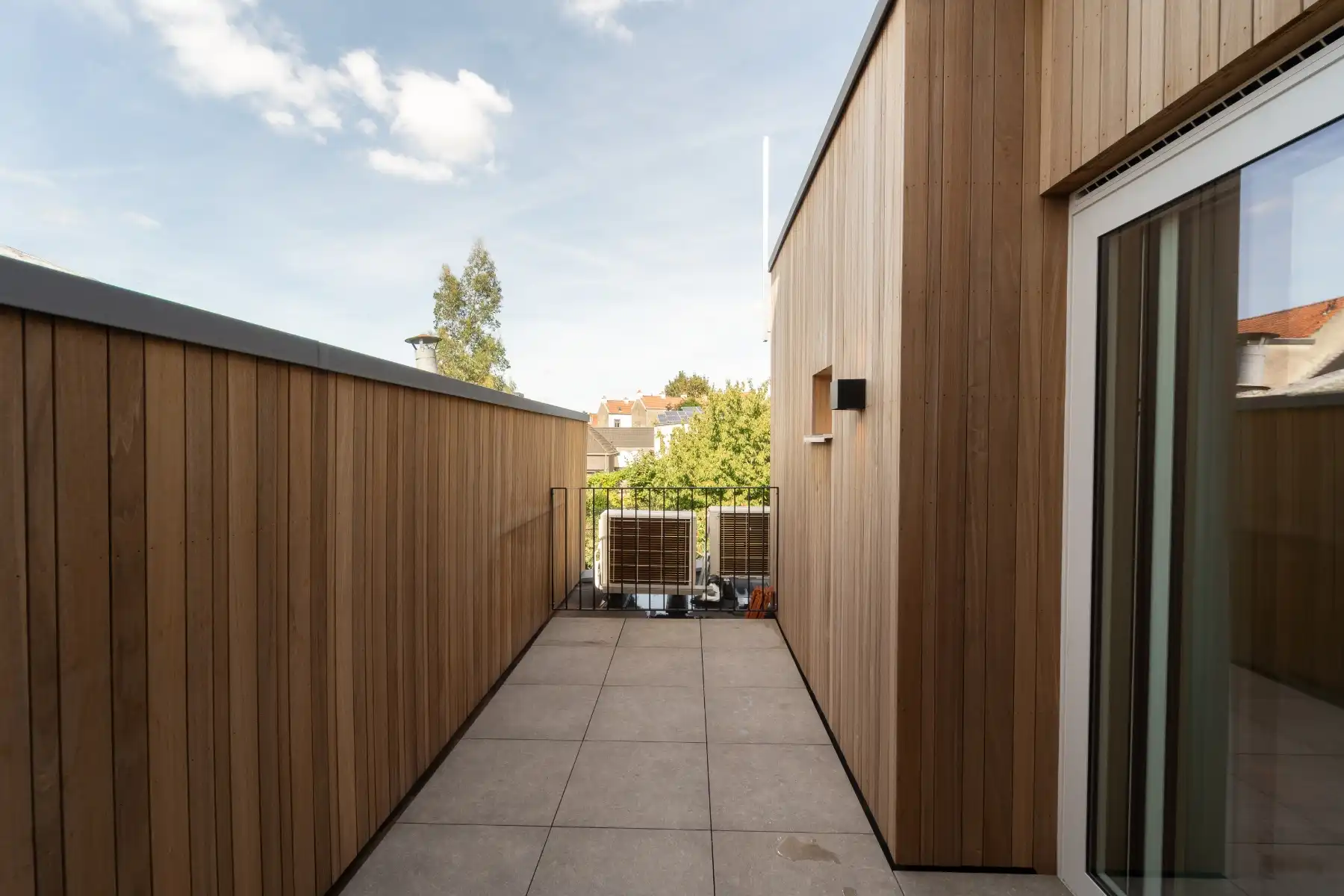 Mooi gerenoveerde studio met terras foto 2