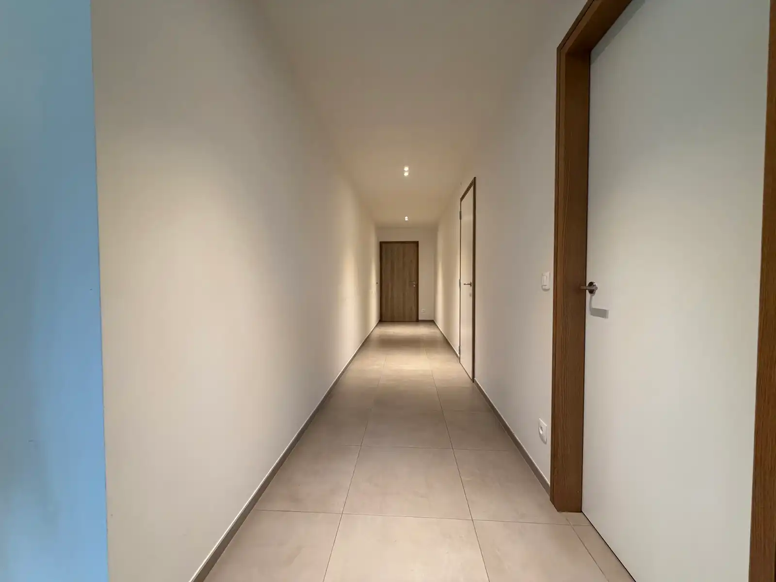 Instapklaar appartement met terras en staanplaats nabij centrum Aalst. foto 2