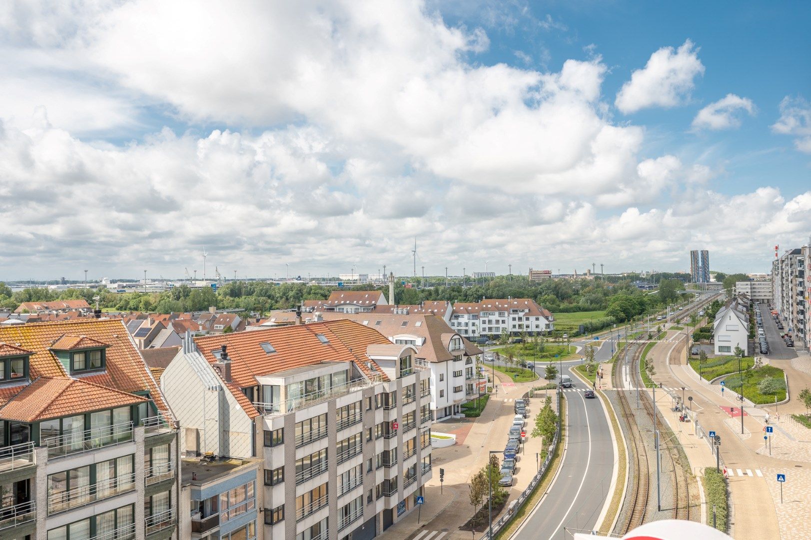 Ruim en zongericht appartement met 4 slaapkamers foto 19