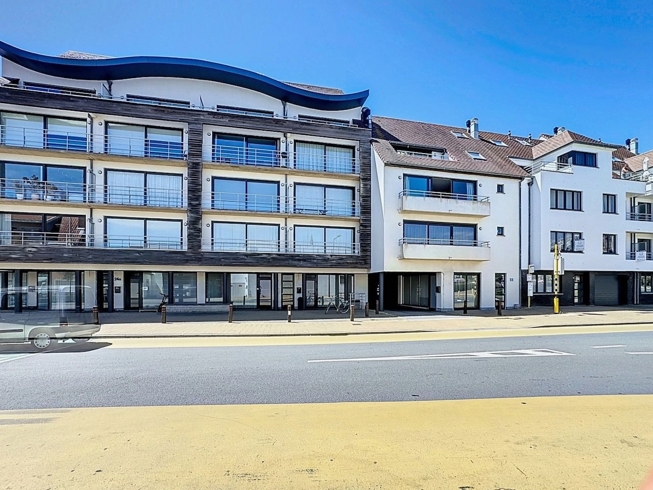 Ruim en functioneel appartement met drie slaapkamers vlakbij het Vissershuldeplein te Heist foto {{pictureIndex}}