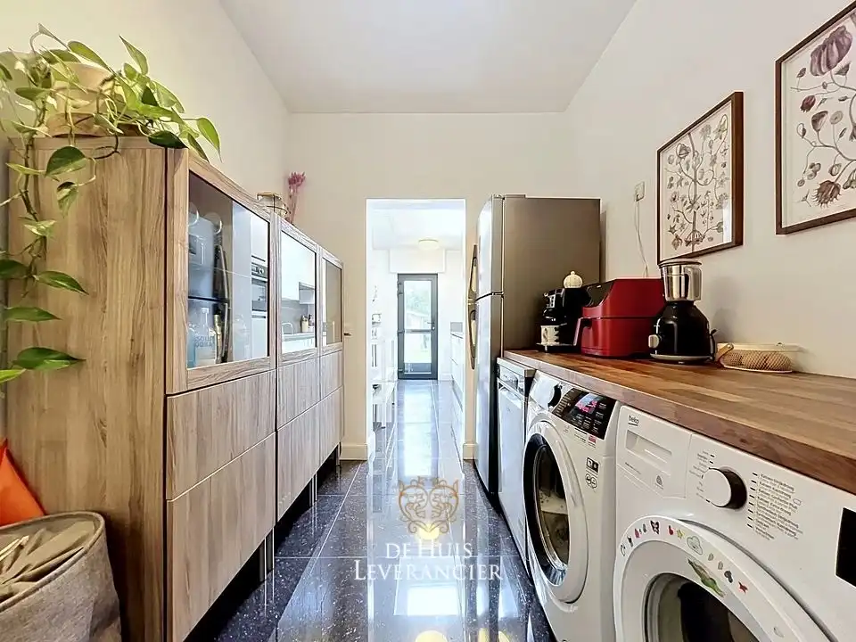 Instapklare rijwoning met tuin op rustige ligging te koop in Lint foto 8